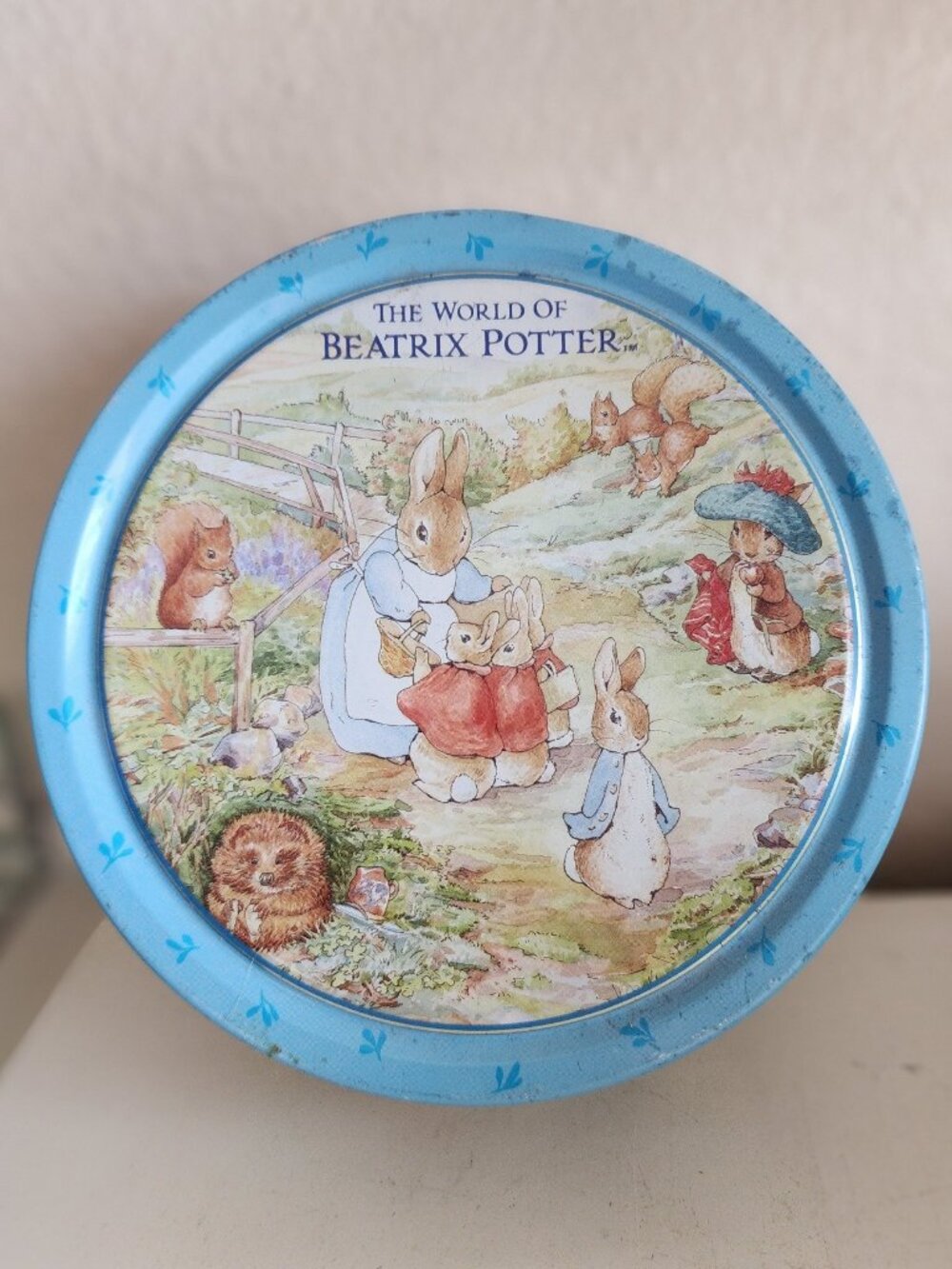Frederick Warne & Co World of Beatrix Potter Peter Rabbit Round Cookie Tin 1992